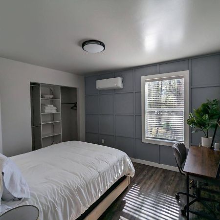Hillside Hangout 3Bd/2Ba, Elevated Deck Sunsets 파인톱-호변 외부 사진