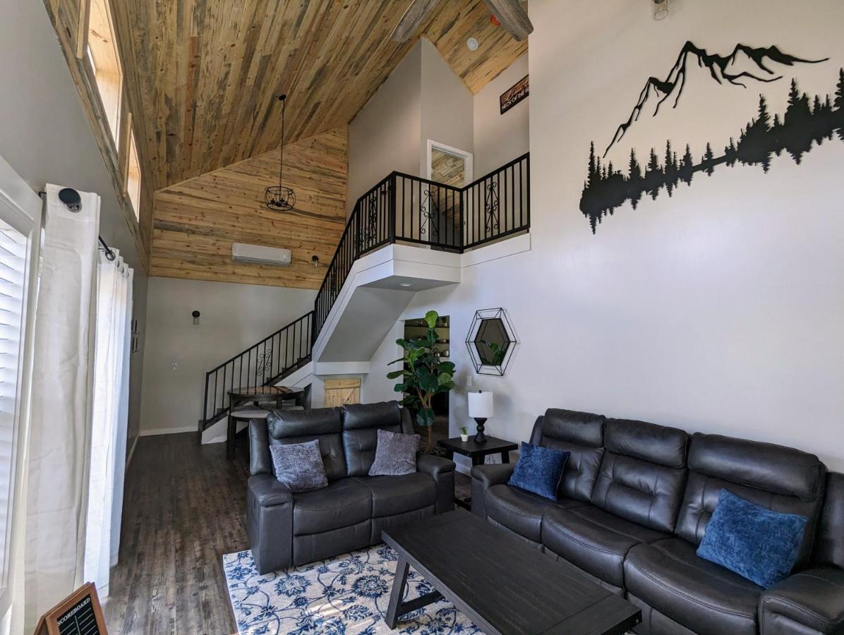 Hillside Hangout 3Bd/2Ba, Elevated Deck Sunsets 파인톱-호변 외부 사진