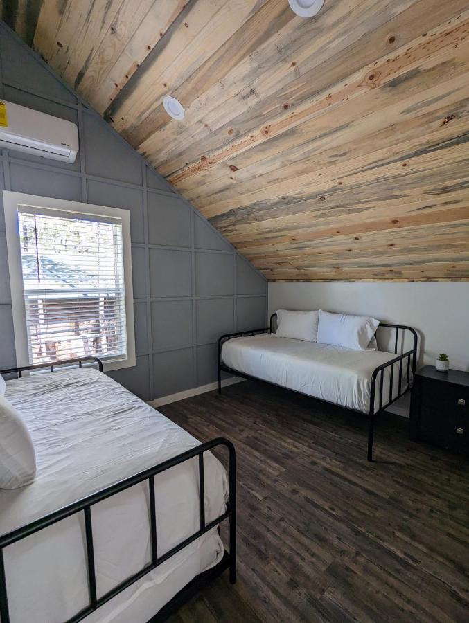 Hillside Hangout 3Bd/2Ba, Elevated Deck Sunsets 파인톱-호변 외부 사진