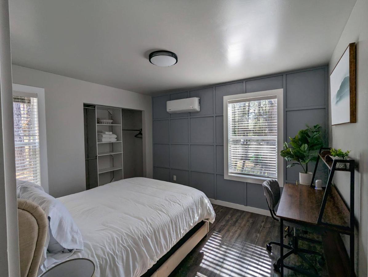 Hillside Hangout 3Bd/2Ba, Elevated Deck Sunsets 파인톱-호변 외부 사진