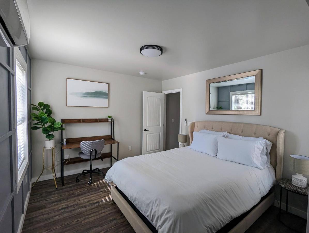 Hillside Hangout 3Bd/2Ba, Elevated Deck Sunsets 파인톱-호변 외부 사진