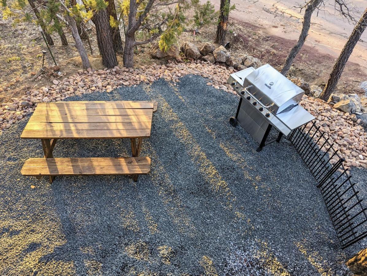 Hillside Hangout 3Bd/2Ba, Elevated Deck Sunsets 파인톱-호변 외부 사진
